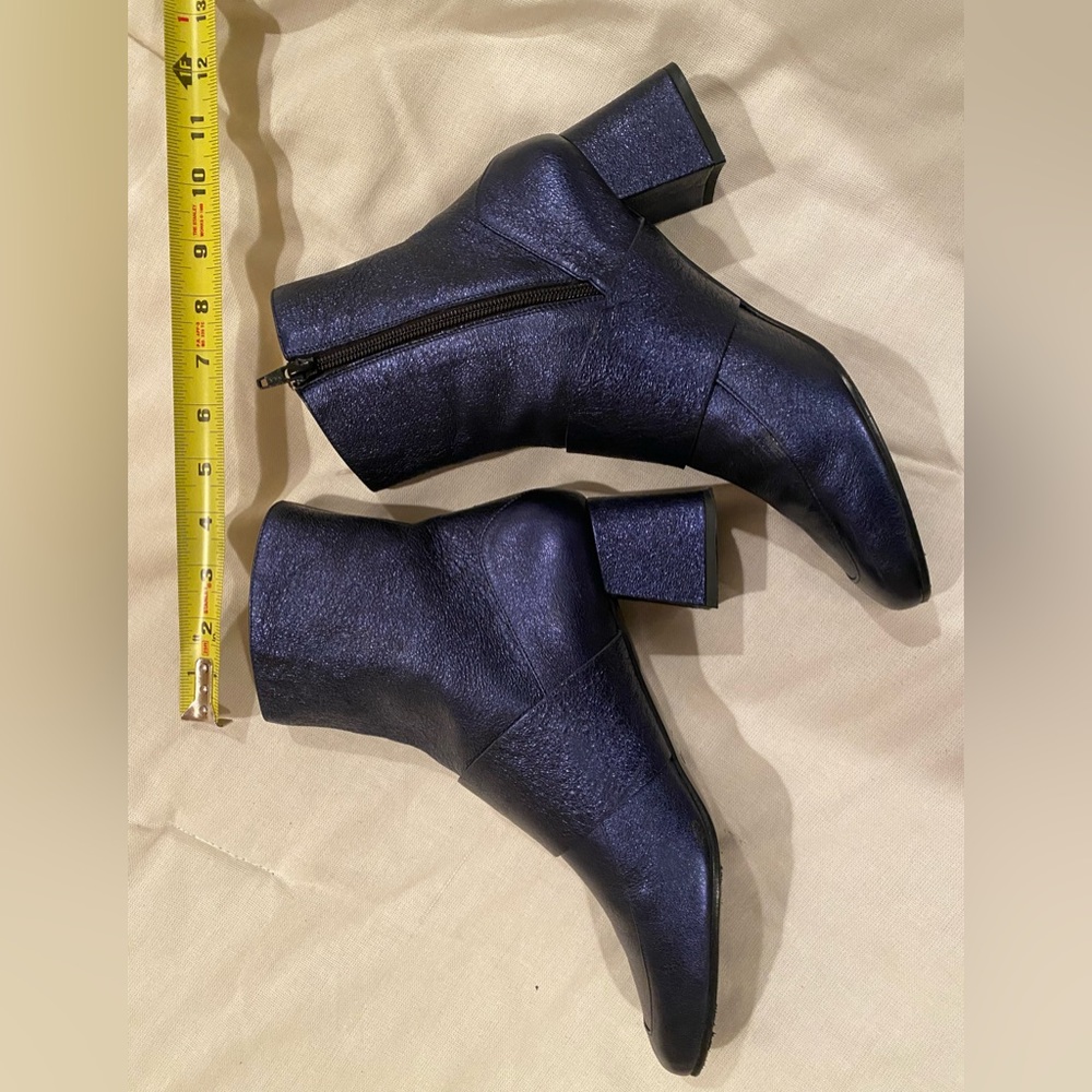 Aska Italian booties Blue iridescent size 41
